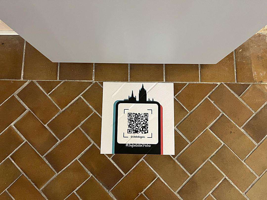 Código QR ubicado en la Catedral de Segovia.