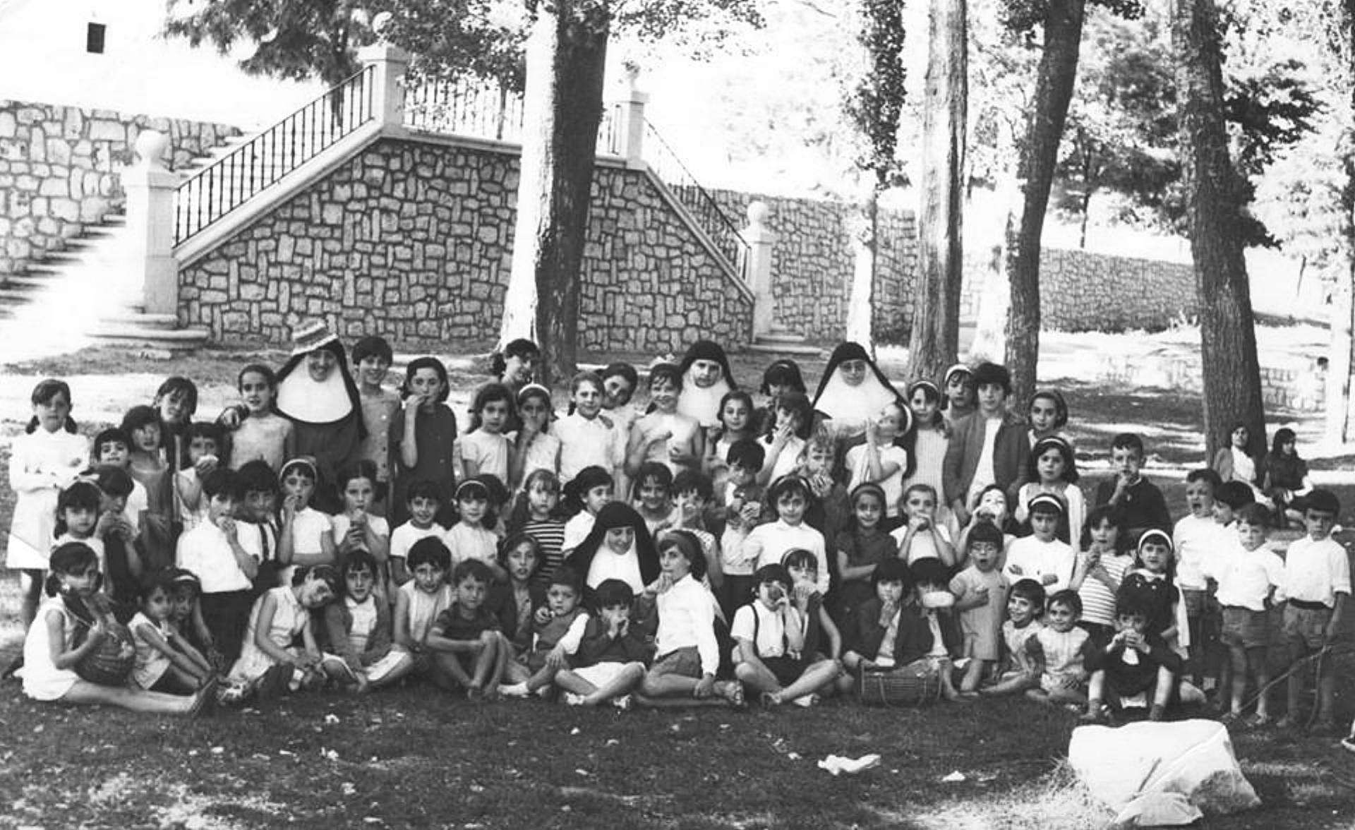 Salida al paraje de El Henar, una de las muchas excursiones que hacían desde el colegio Divina Pastora. J. C. Llorente. Salida al paraje de El Henar, una de las muchas excursiones que hacían desde el colegio Divina Pastora. J. C. Llorente.