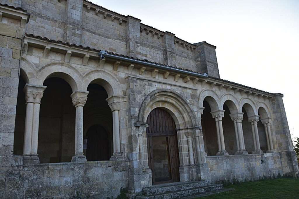 La iglesia de San Miguel, uno de los BIC de Fuentidueña. La iglesia de San Miguel, uno de los BIC de Fuentidueña.