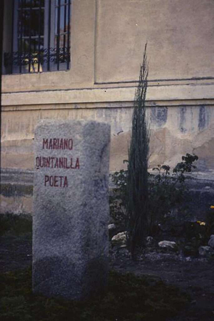 Monolito en recuerdo de Mariano Quintanilla. / JMS