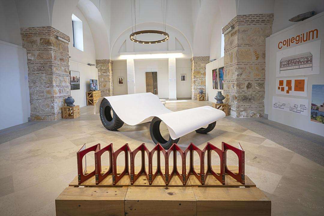 Vista general de la exposición que se puede contemplar actualmente en el IE Creativity Center. / Roberto Arribas