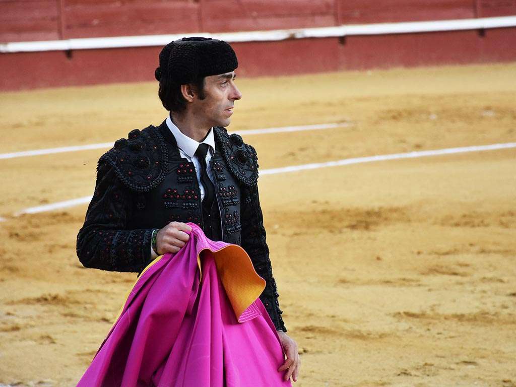 Alberto Román, durante la feria de Cuéllar de 2023 actuando como banderillero. / A.M.