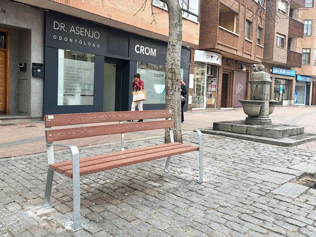 Banco instalado en la calle José Zorrilla. / EL ADELANTADO