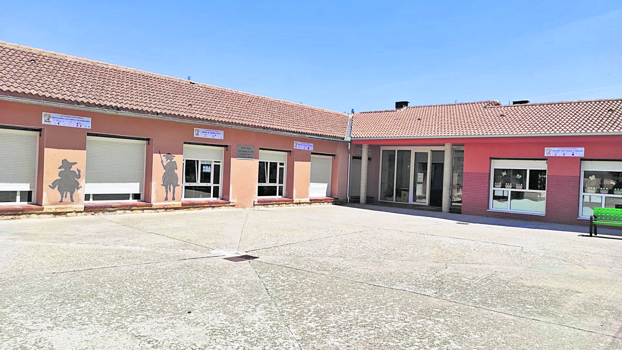 Patio del colegio de La Lastrilla afectado