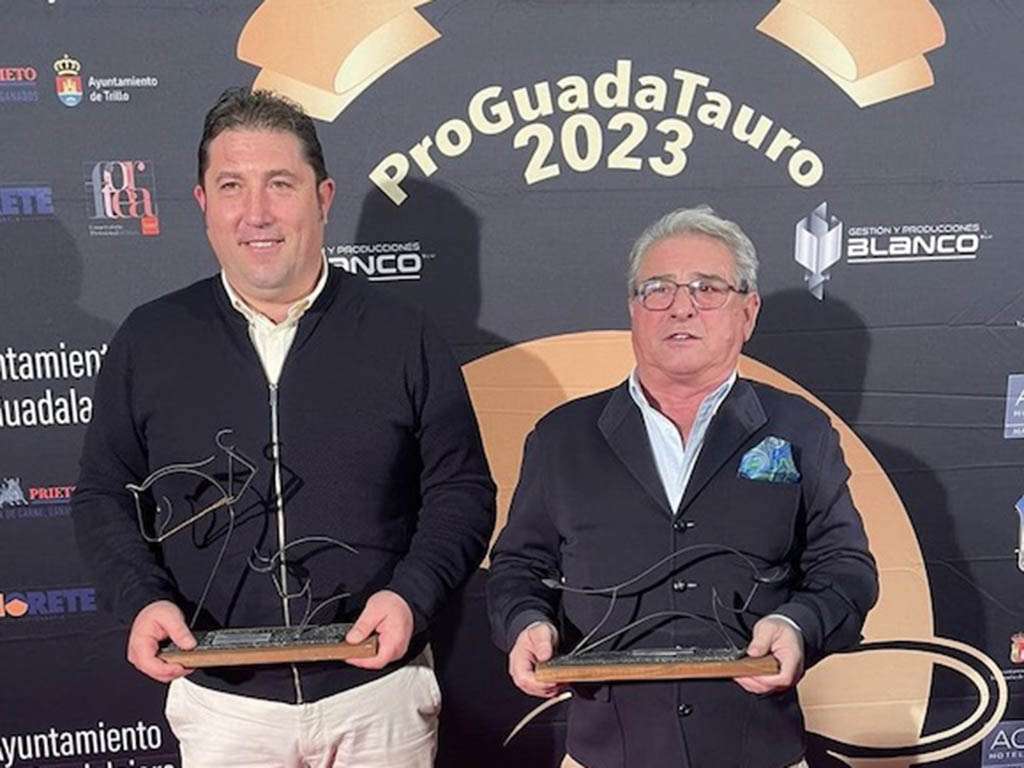 Jorge Gómez y Ricardo Muñoz, con los premios de Montemar en Guadalajara. / MONTEMAR