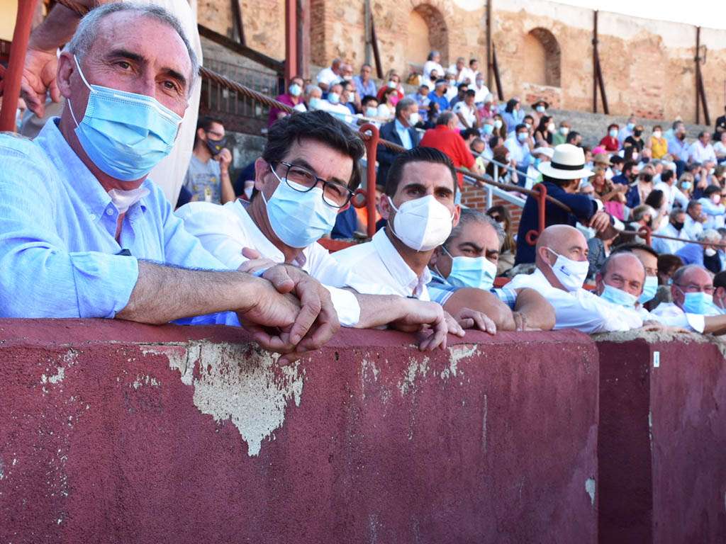 José Mazarías (izquierda), en la Plaza de Toros de Segovia como delegado territorial en 2021. / EL ADELANTADO