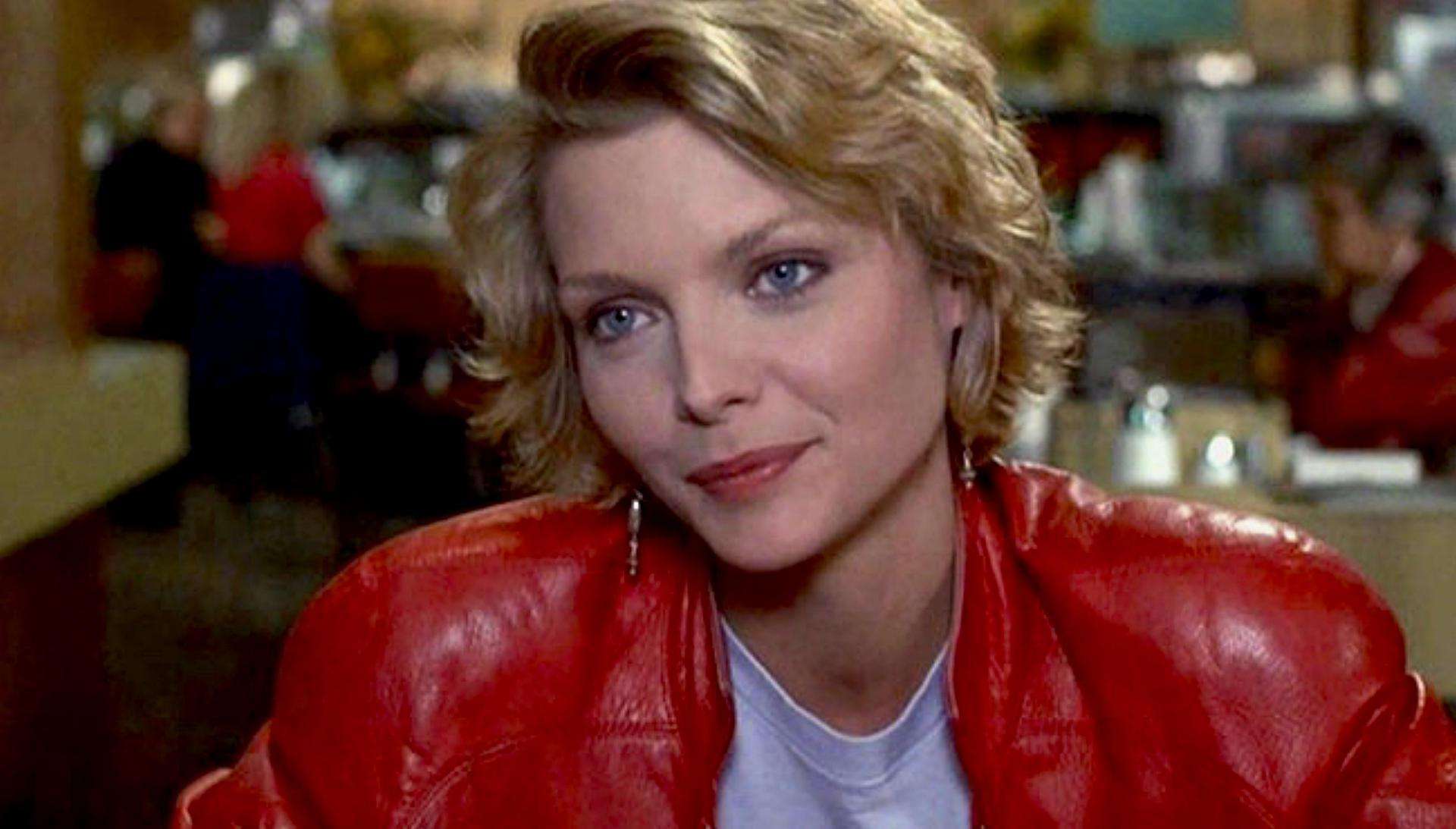 Michelle Pfeiffer en una escena de ‘Cuando llega la noche’ (1985).