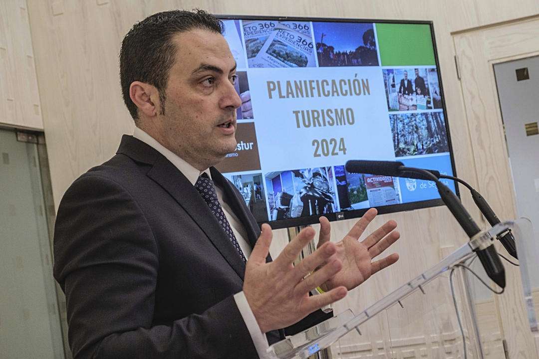 Javier Figueredo durante la presentación