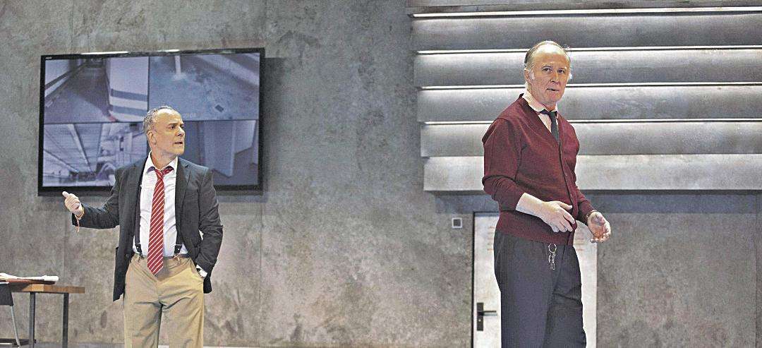 La corrupción, la soledad y la sociedad actual son abordadas y cuestionadas sobre las tablas en esta coproducción de Vanía y Producciones Off.