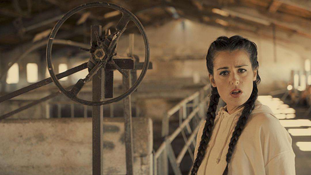 La artista Isabel Aaiún manifiesta sentirse emocionada por subir al escenario del Teatro Juan Bravo.