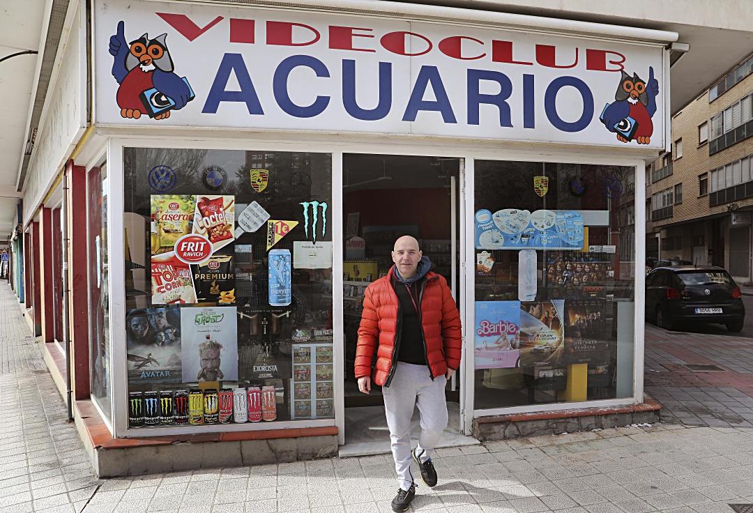 El gerente del video club Acuario de Palencia, Luis Manuel Pérez García. Brágimo / ICAL. El gerente del video club Acuario de Palencia, Luis Manuel Pérez García. Brágimo / ICAL.