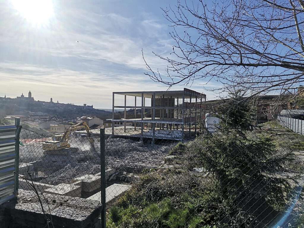 Las obras del IES San Lorenzo recobran su ritmo tras el derribo de los pilares defectuosos 3 05 1