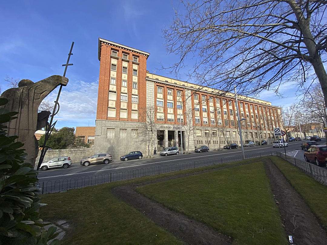 Vista exterior del Colegio Claret de Segovia.