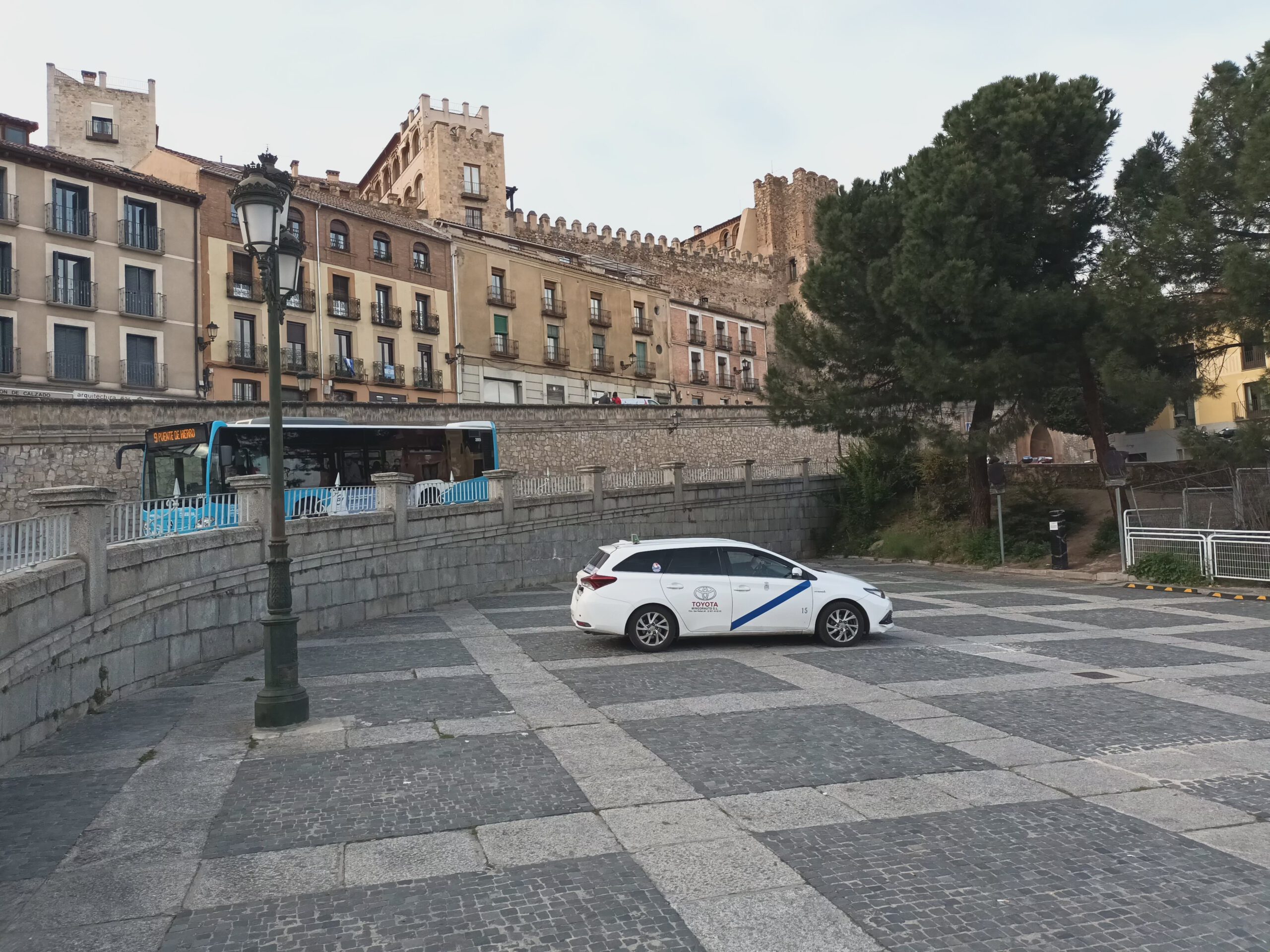 ¿Hay escasez de taxis en Segovia? 1 Parada de taxis de Segovia. Sergio Plaza Cerezo.