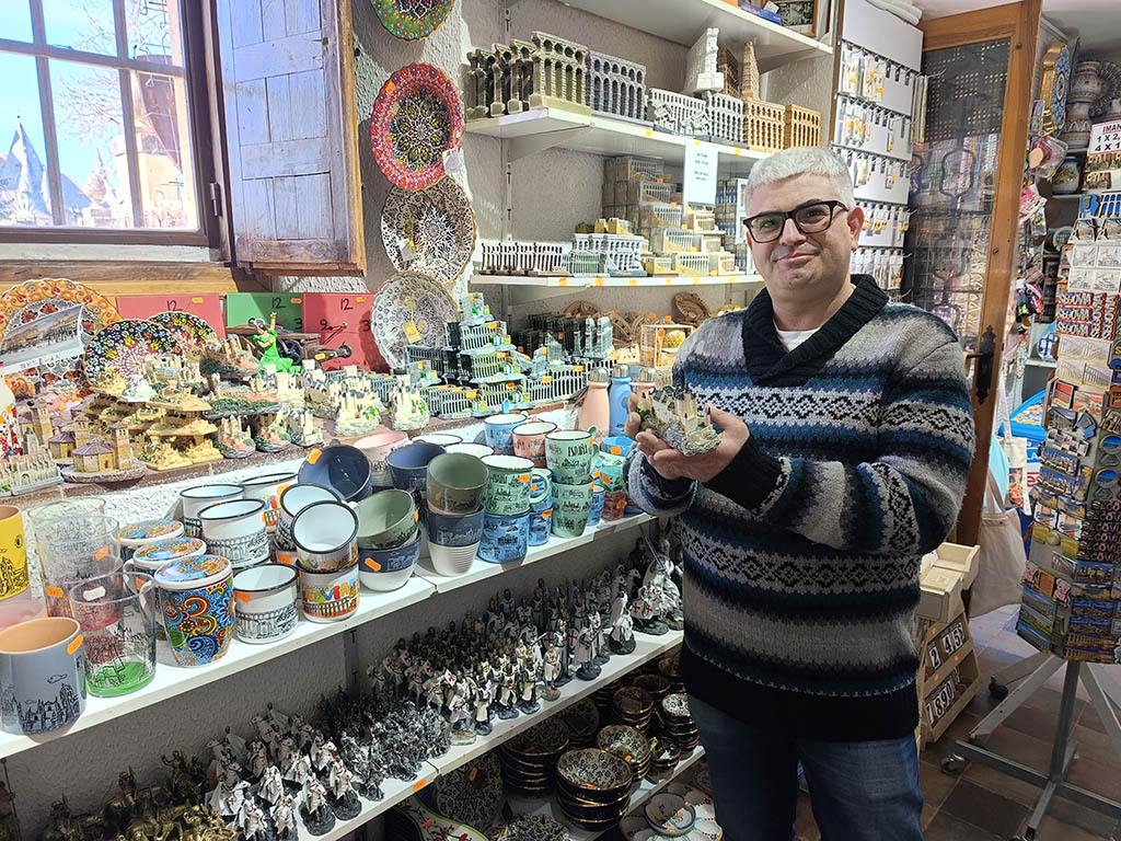 Las tiendas de souvenirs de Segovia se asocian para defender la identidad de un importante sector turístico 1 Cesar sanz