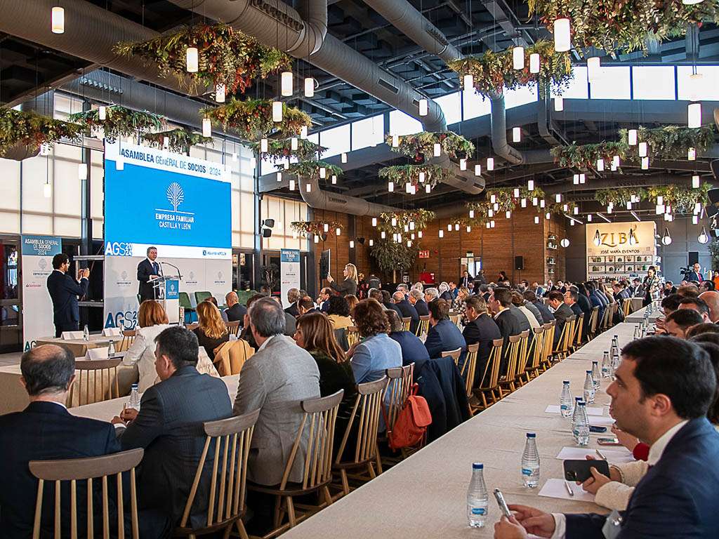 Socios de Empresa Familiar de Castilla y León, durante la jornada celebrada en el espacio Zibá de Segovia. / LUIS HORCAJADA