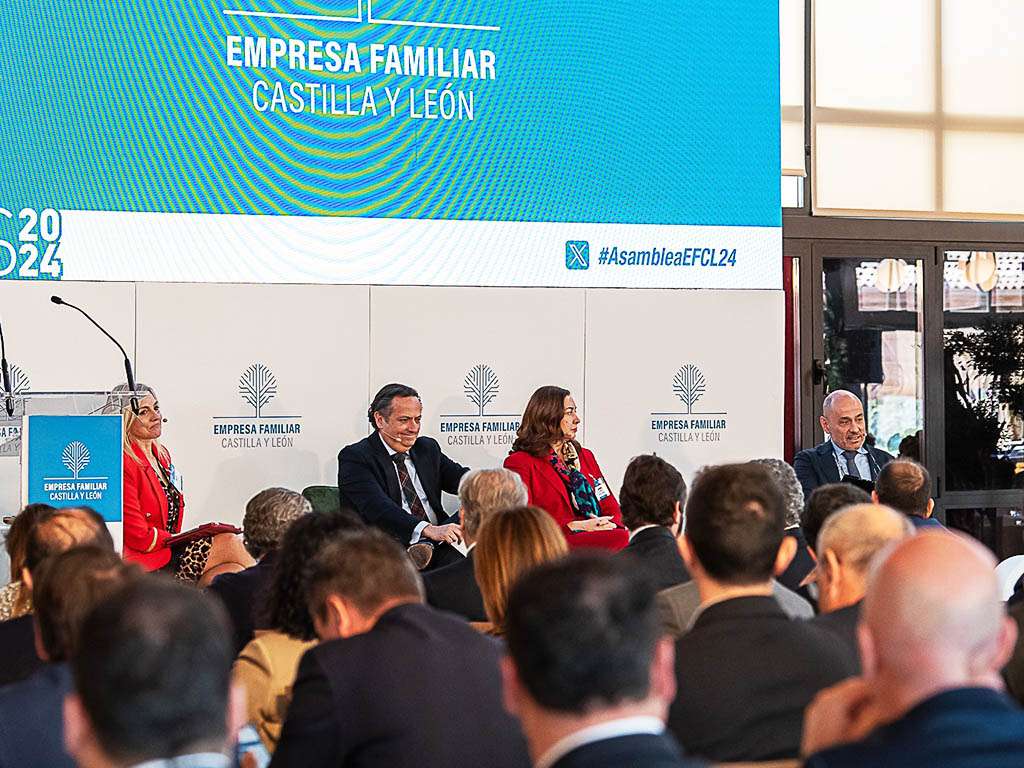 Mesa redonda '2024: gestión y perspectivas' . / LUIS HORCAJADA