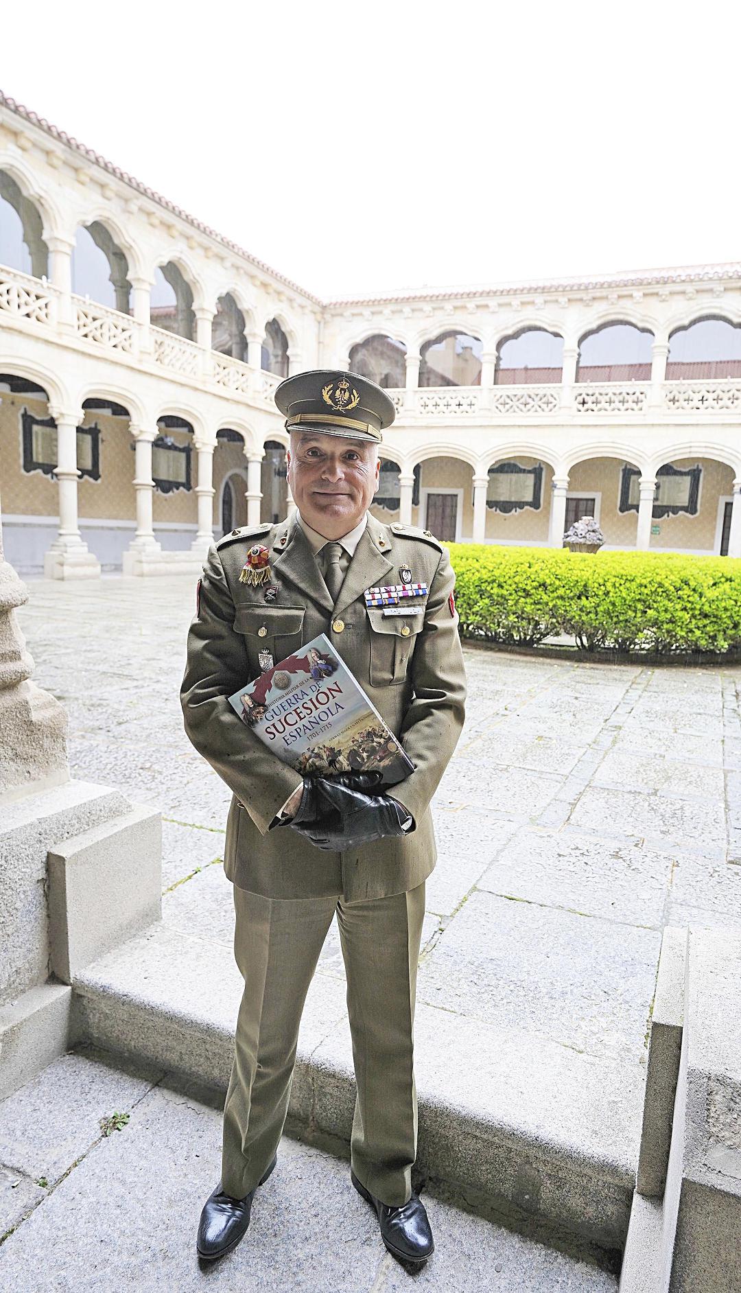 Germán Segura, Comandante director de la sección de Liderazgo, Ciencias Jurídicas y Sociales de la Academia de Artillería y escritor.