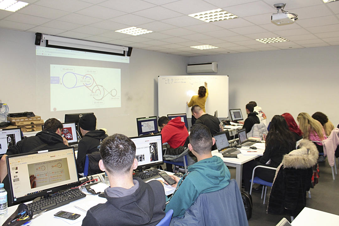 Alumnado de Verescence en sus clases teóricas, impartidas en las instalaciones. / Verescence