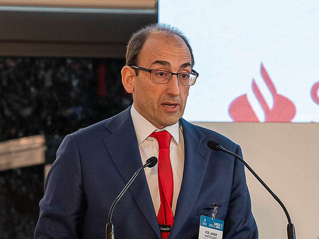 Javier Martín, director territorial del Banco Santander. / LUIS HORCAJADA
