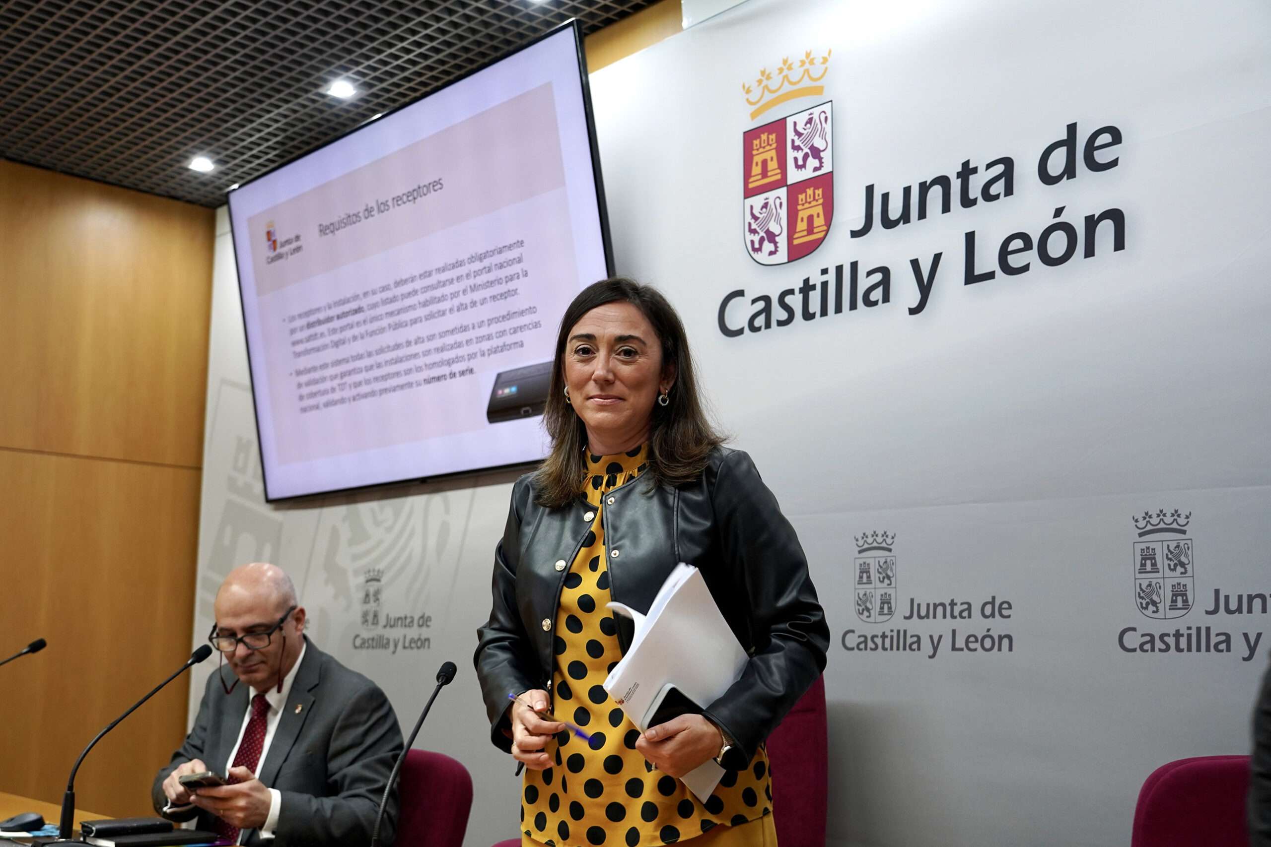 La consejera de Movilidad y Transformación Digital presenta las bases de la convocatoria de ayudas a la adquisición de receptores TDT SAT HD