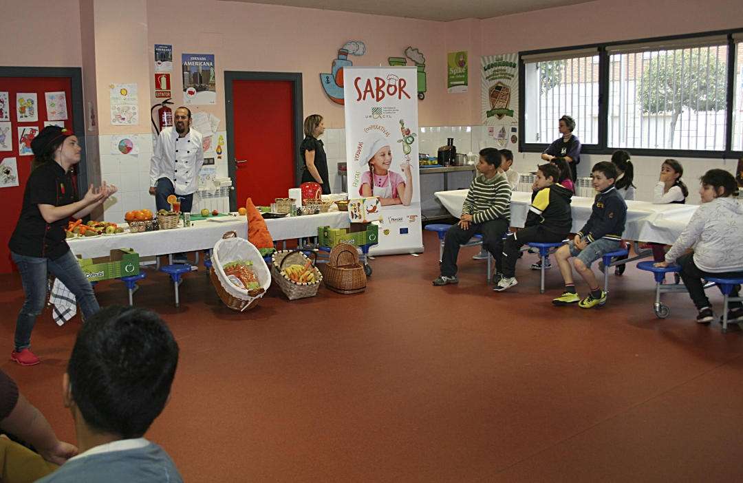 Talleres escolares para una alimentación sana 1 Niños en los talleres de fruta