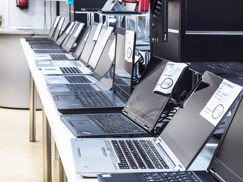 Comercio segoviano de venta de ordenadores. / KAMARERO