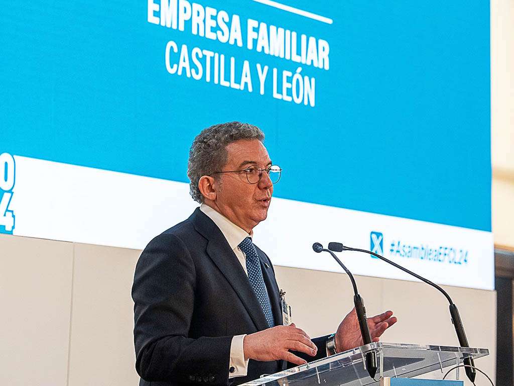 El presidente de Empresa Familiar, Pedro Palomo, durante la presentación de la jornada. / LUIS HORCAJADA