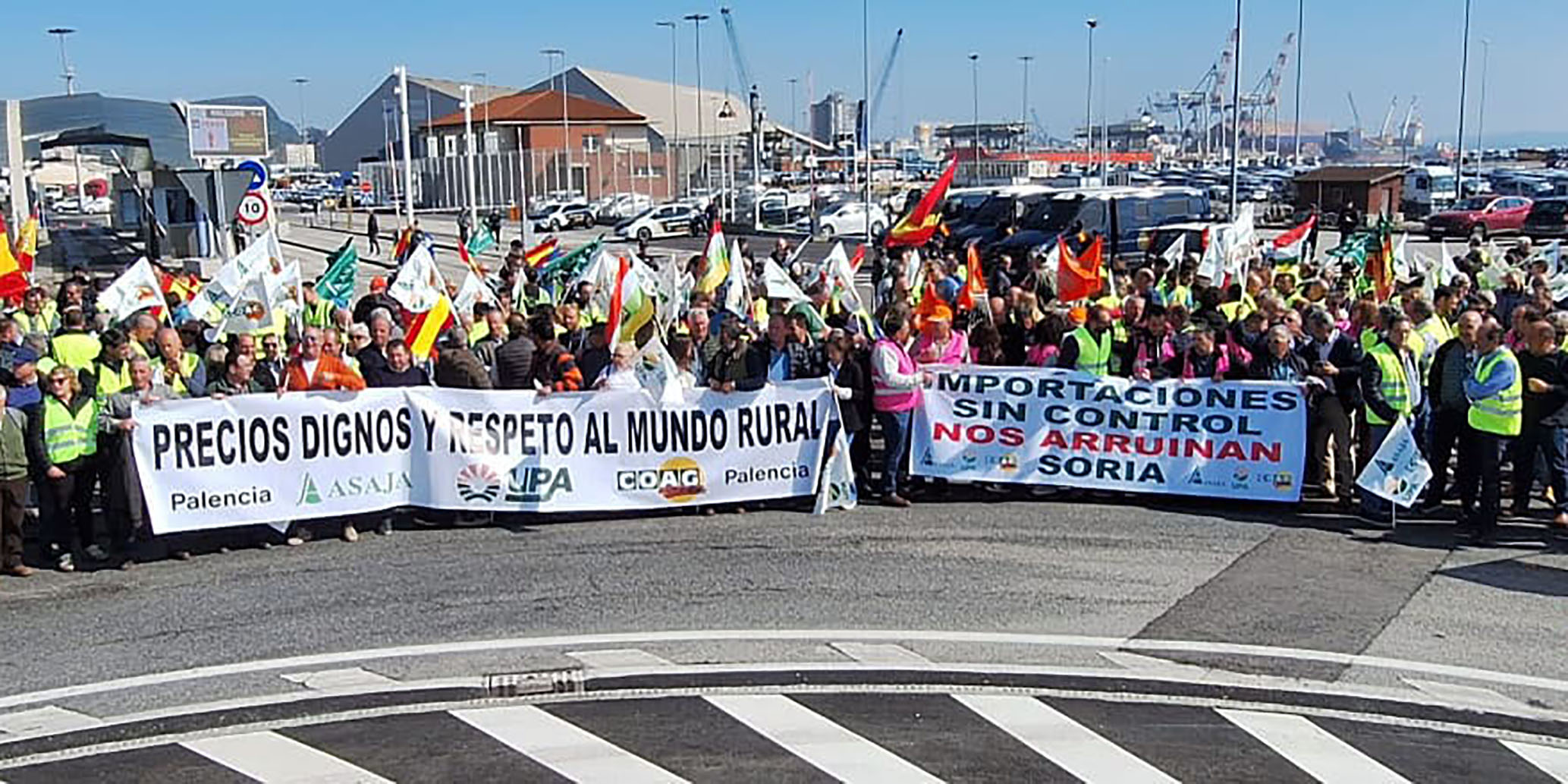 Protestas de agricultores en el puerto de Santander
