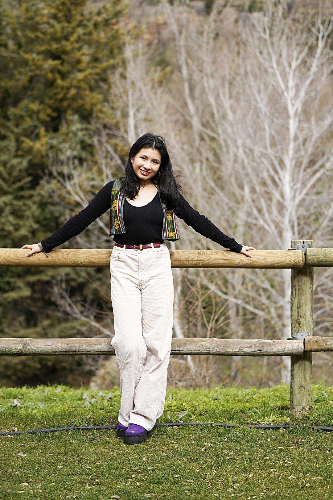 Valeria Flores es presidenta del club de los ODS en IE Segovia y colabora en tareas administrativas con Cruz Roja. / Roberto Arribas