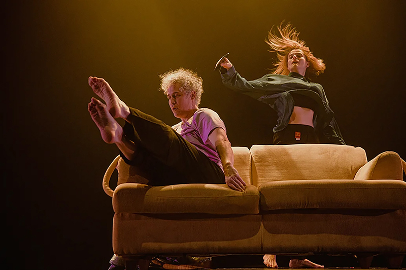 Momento de la obra Sofá.