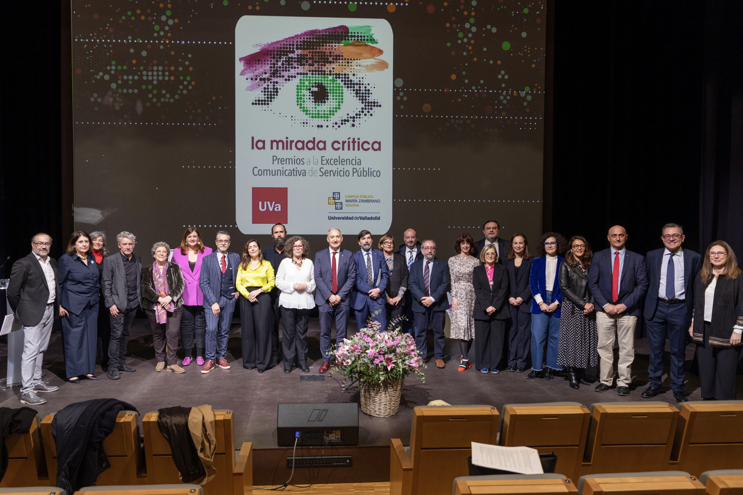 Premiados y autoridades de los Premios comunicativos de la UVA. / SJC IVA