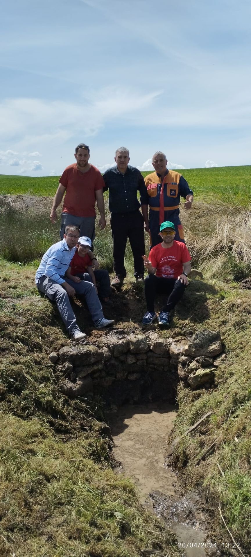 Grupo encargado de los trabajos de recuperación de la Fuente Vieja.