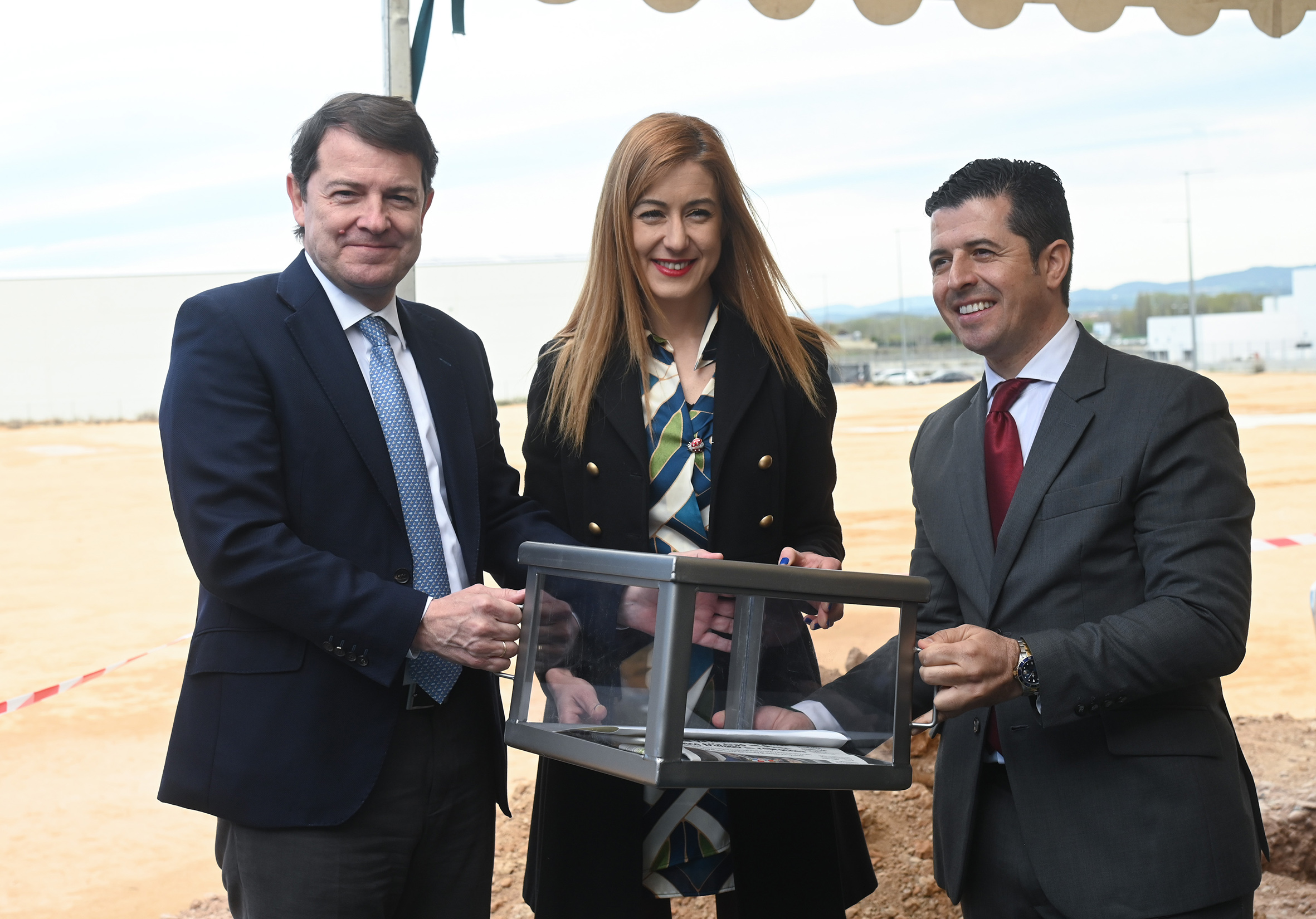 El presidente de la Junta participa en el acto de puesta de primera piedra de la futura planta de Movilex