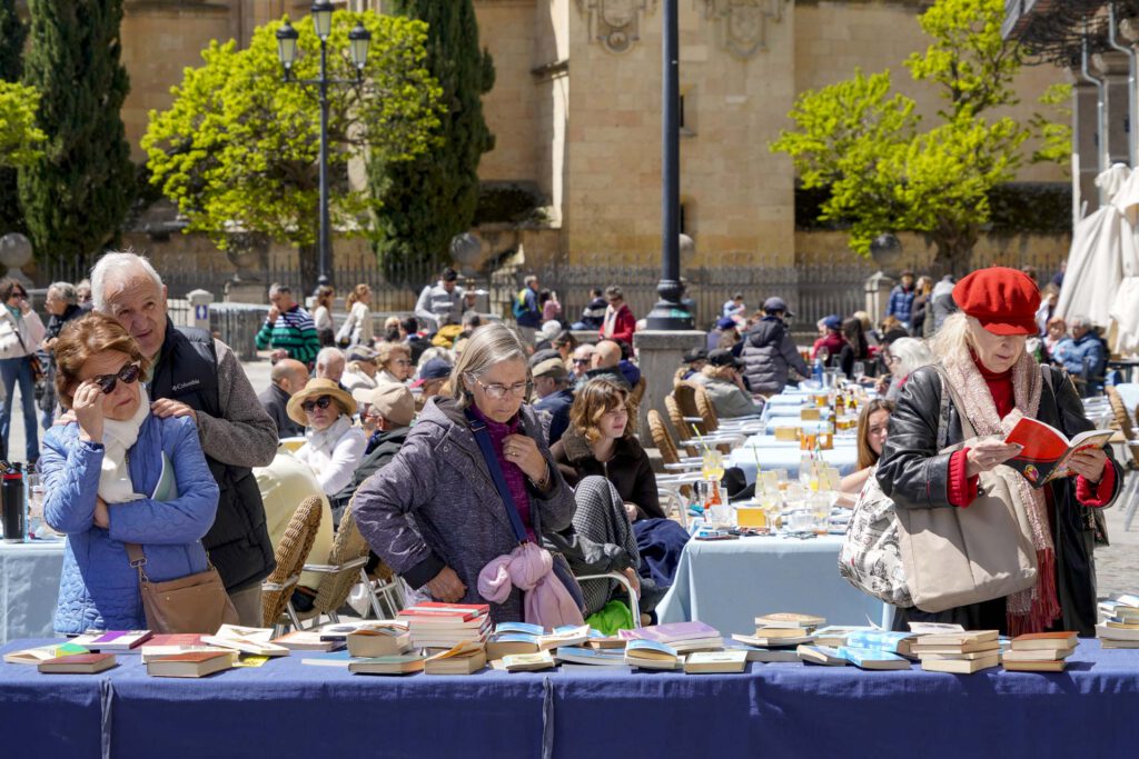 Feria del Libro en la Plaza Mayor.