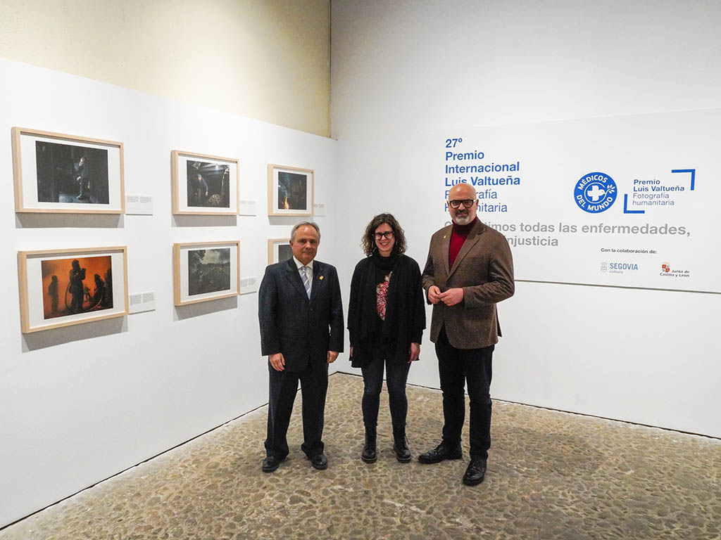 Presentación de la la exposición del Premio Internacional humanitario'Luis Valtueña' en La Alhóndiga. / MIGUEL ÁNGEL FERNÁNDEZ Presentación de la la exposición del Premio Internacional humanitario'Luis Valtueña' en La Alhóndiga. / MIGUEL ÁNGEL FERNÁNDEZ
