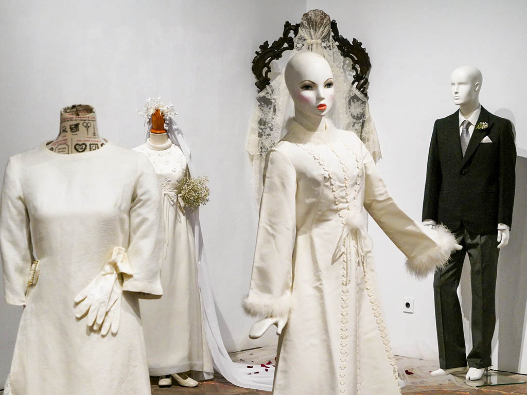 Exposición 'Desvistiendo los sobraos', en La Alhóndiga. / MIGUEL ÁNGEL FERNÁNDEZ