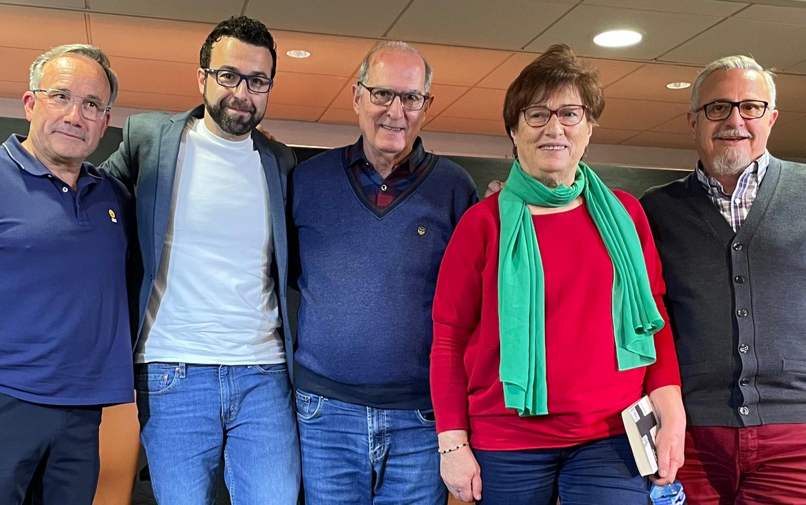 Ángel Gómez, junto a Pablo Maderuelo, Miguel Cubero, Carmen Valentín y Amado Carabias en la presentación del libro. P. MADERUELO.