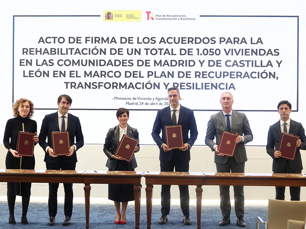 El consejero de Vivienda firma el programa de rehabilitación de Aguilar de Campoo (Palencia) y de San Millán y El Salvador (Segovia)