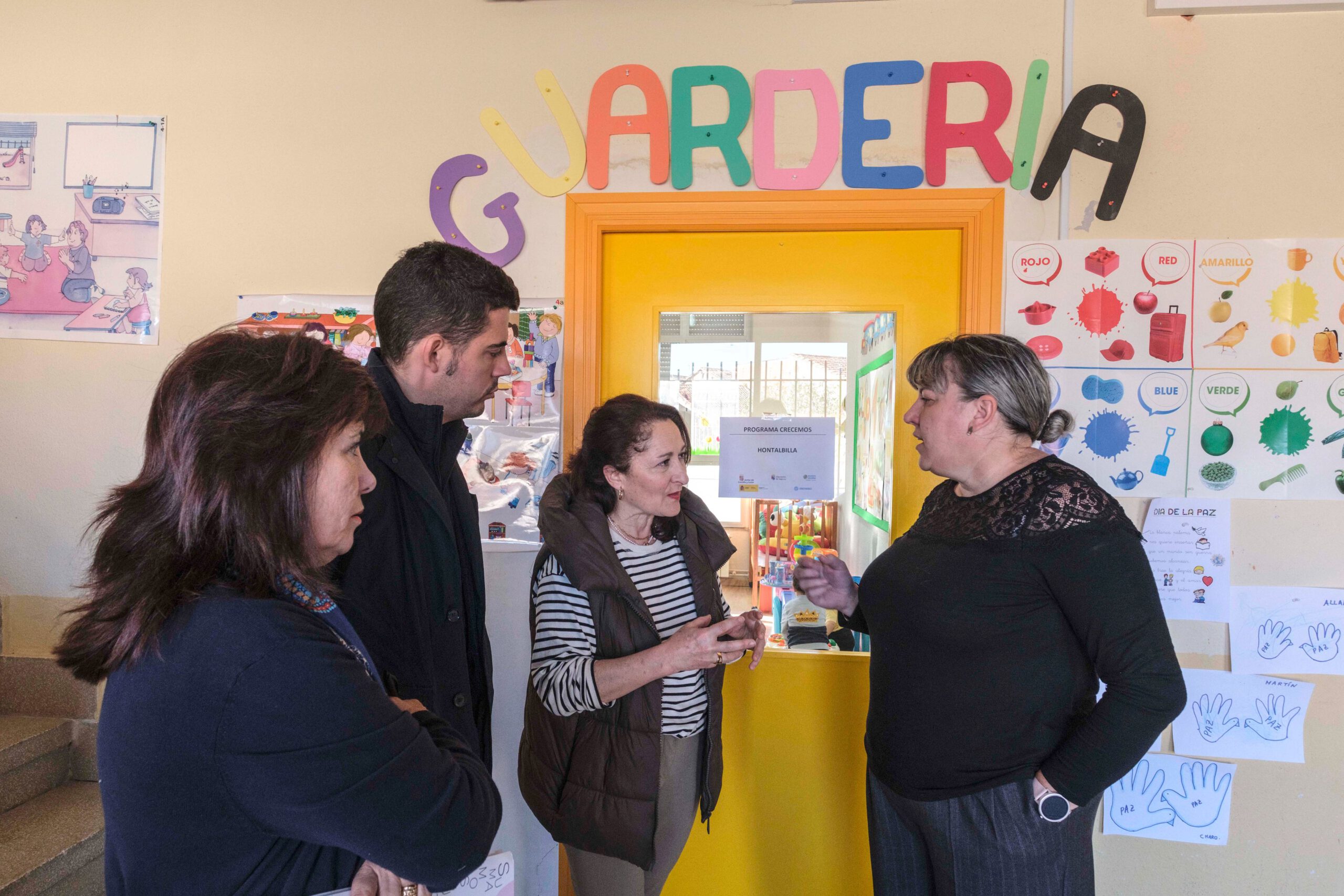Pilar Martín en el centro de Hontalbilla