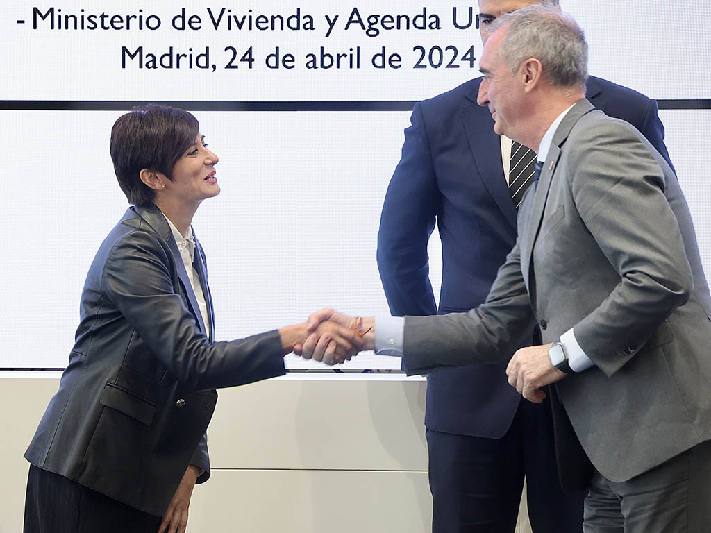 El consejero de Vivienda firma el programa de rehabilitación de Aguilar de Campoo (Palencia) y de San Millán y El Salvador (Segovia)