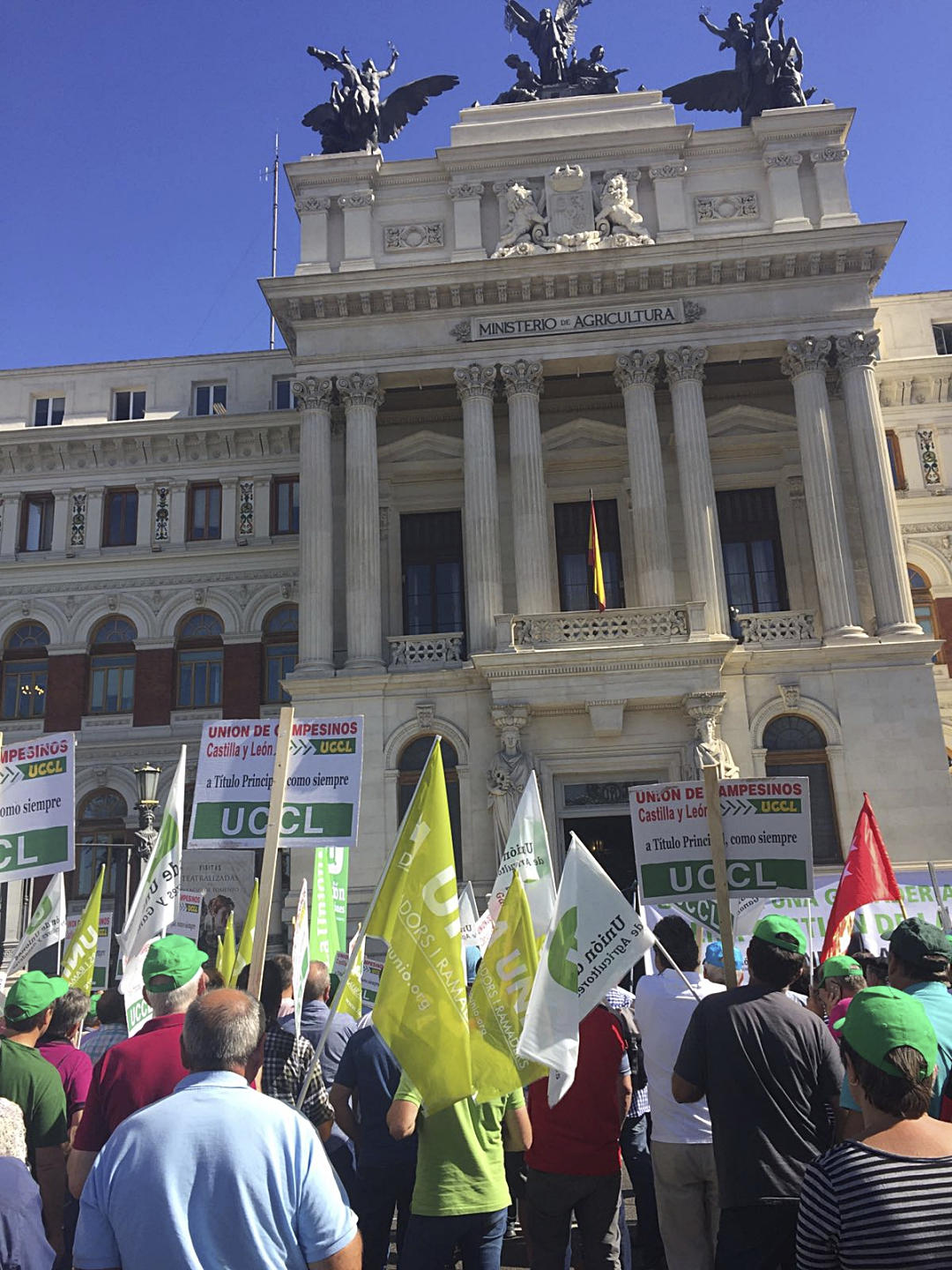MANIFESTACION FRENTE AL MAPA