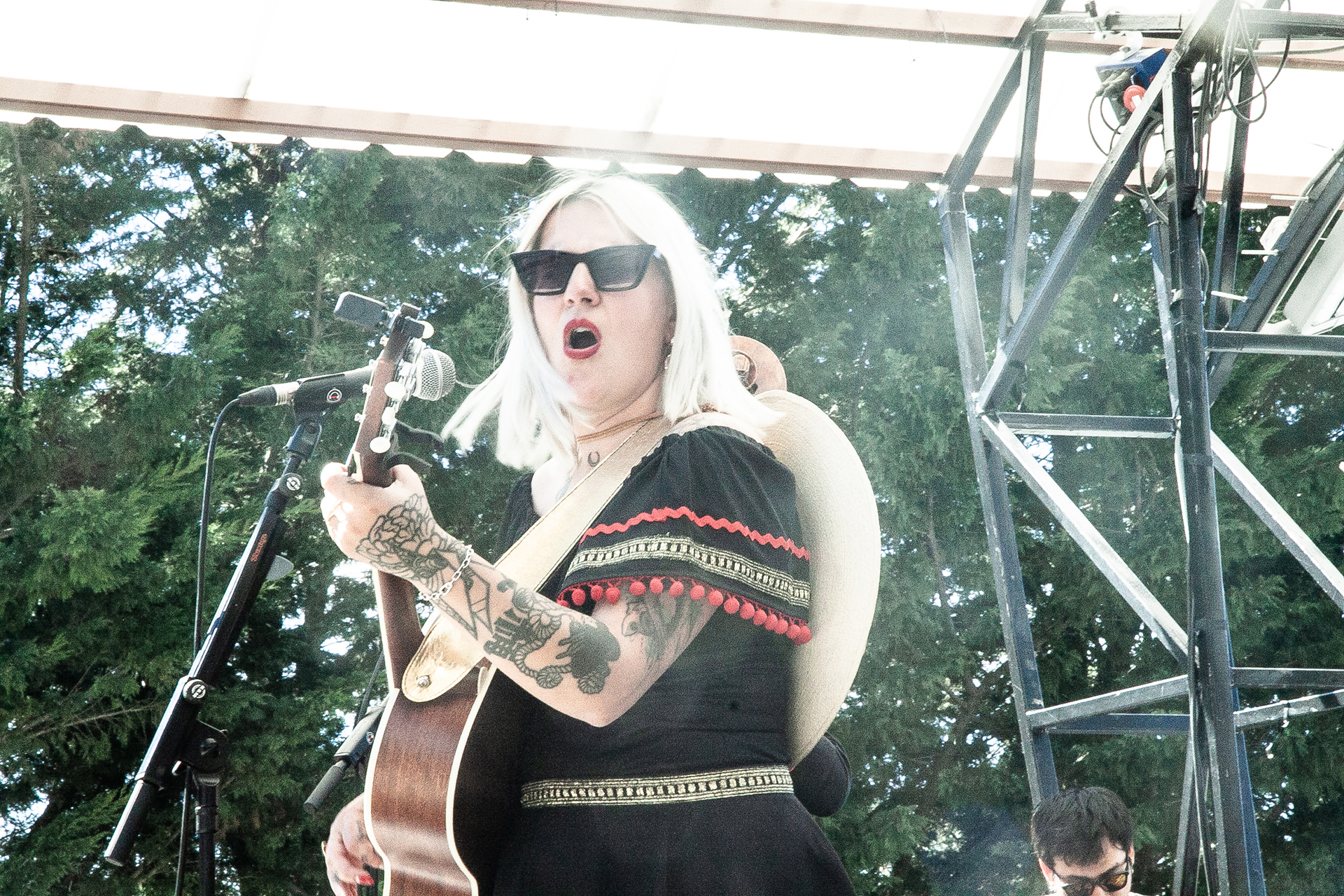 La música granadina Angela Hoodoo durante su actuación. La música granadina Angela Hoodoo durante su actuación.