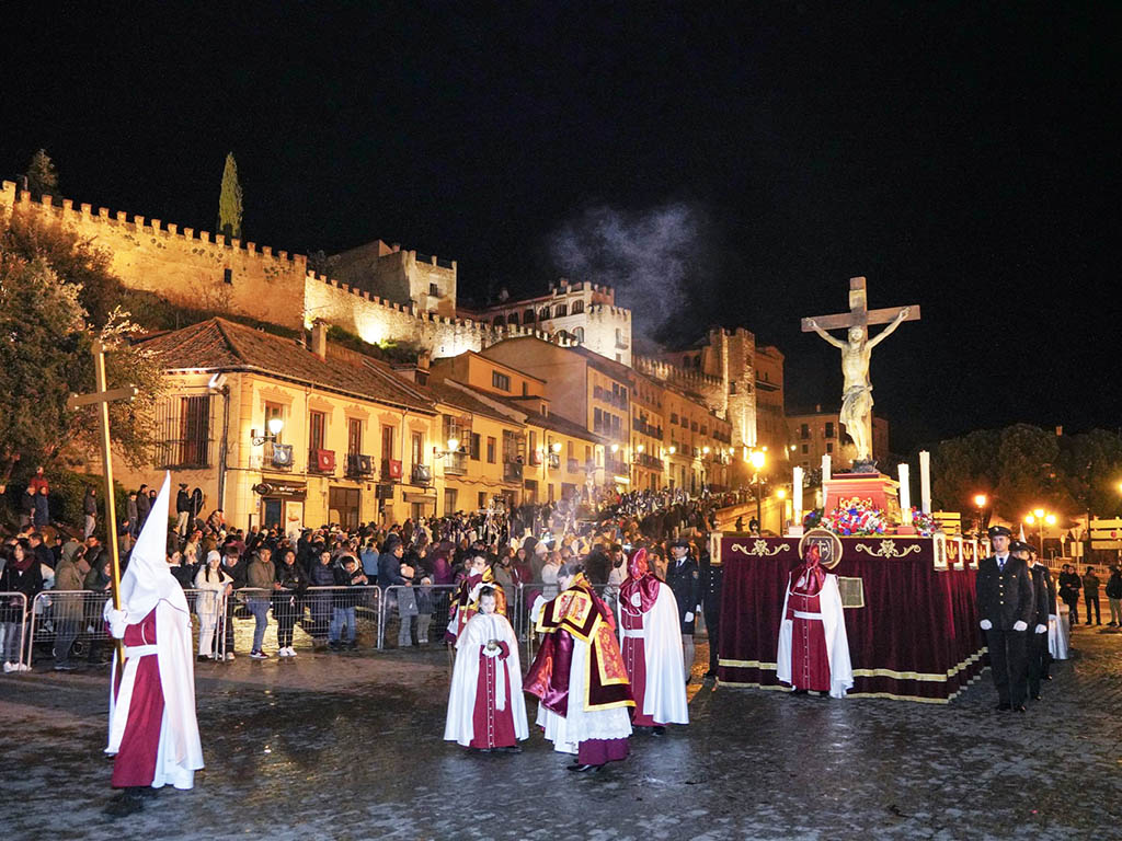 Procesión del Viernes Santo en Segovia. / MIGUEL ÁNGEL FERNÁNDEZ