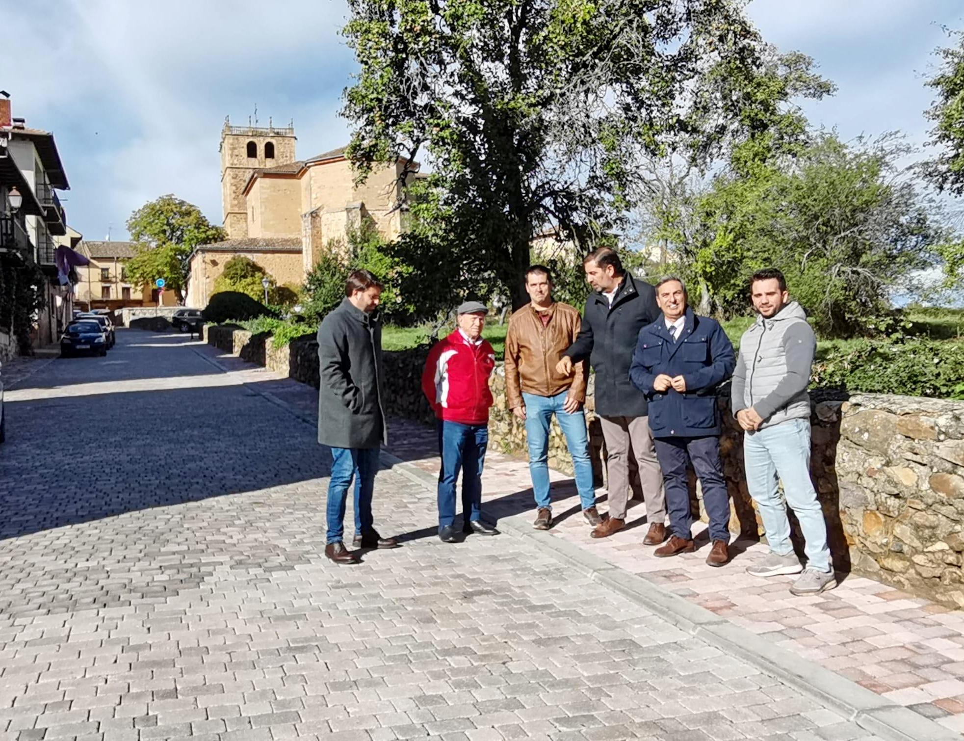 Visita a obras de pavimentación en Riaza acometidas con financiación de la Consejería de la Presidencia en anteriores convocatorias
