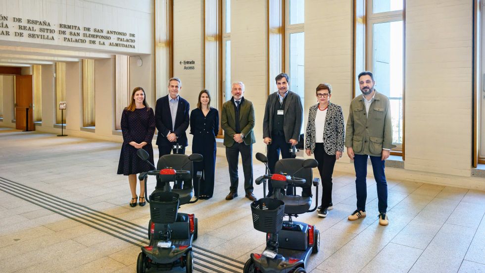 entrega de scooters electricos en la galeria de las colecciones reales