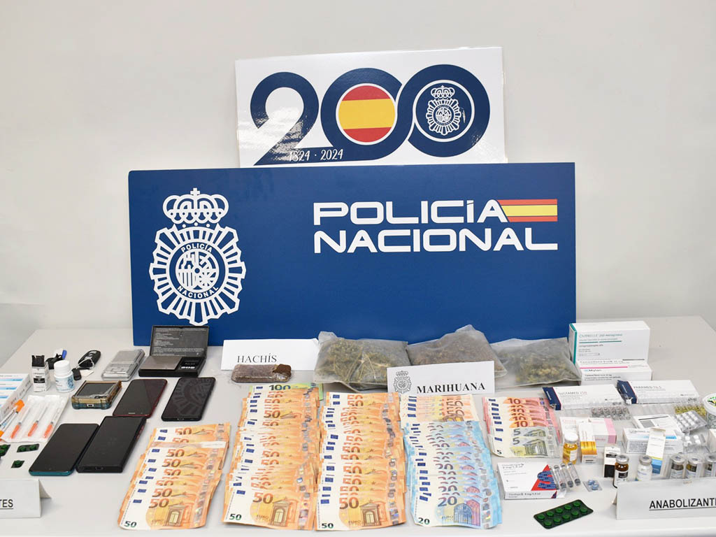 Dinero interceptado, medicamentos ilegales y sustancias estupefacientes. / POLICÍA NACIONAL