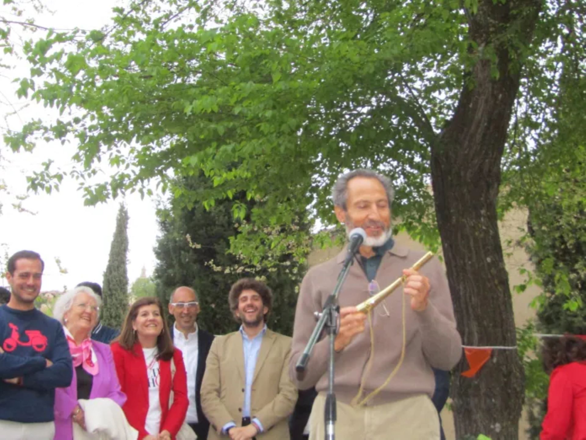Leopoldo Yoldi haciendo de pregonero en el barrio de San Marcos.