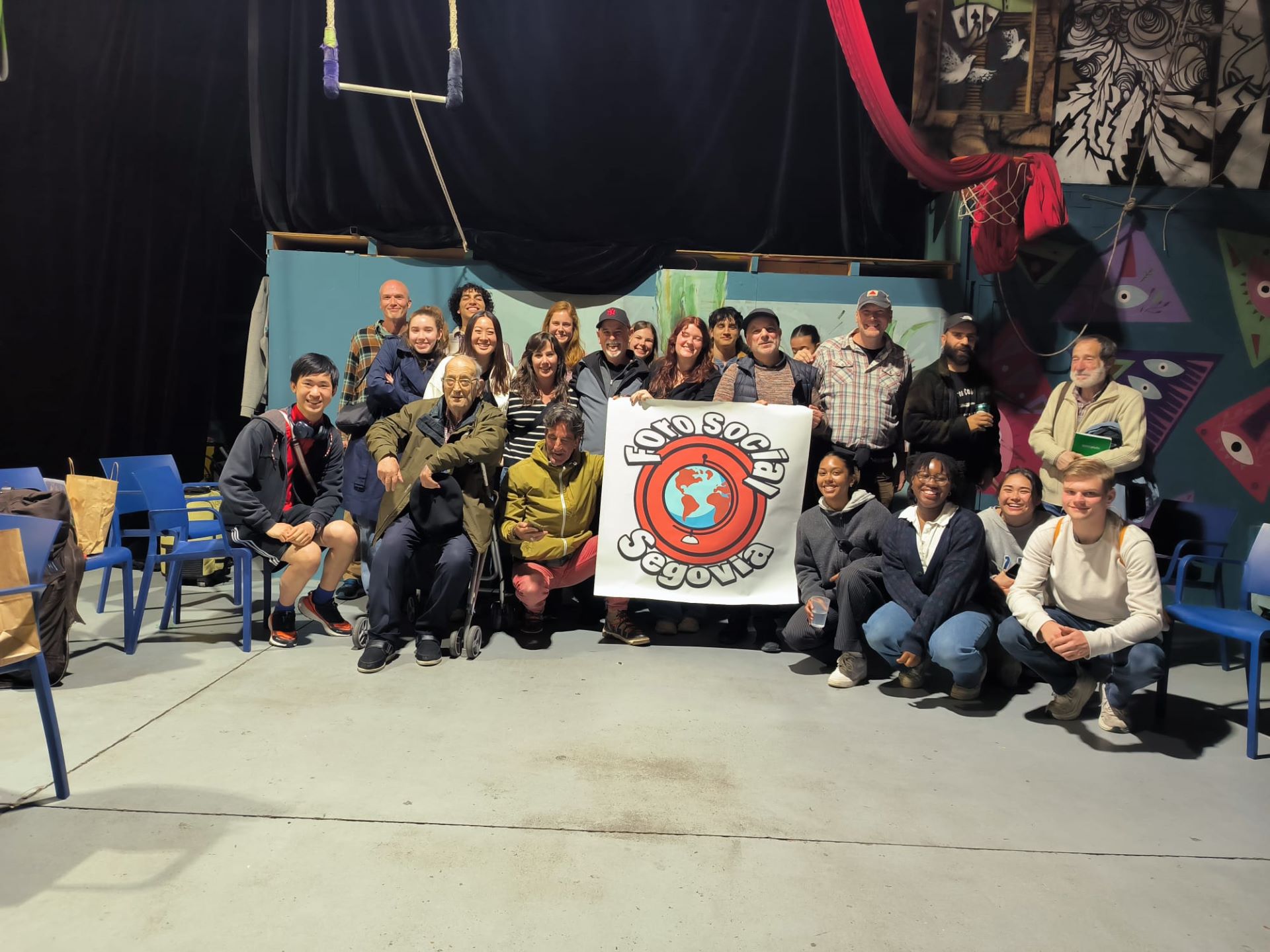 Foto de familia tras el encuentro en el local Ajo Negro.