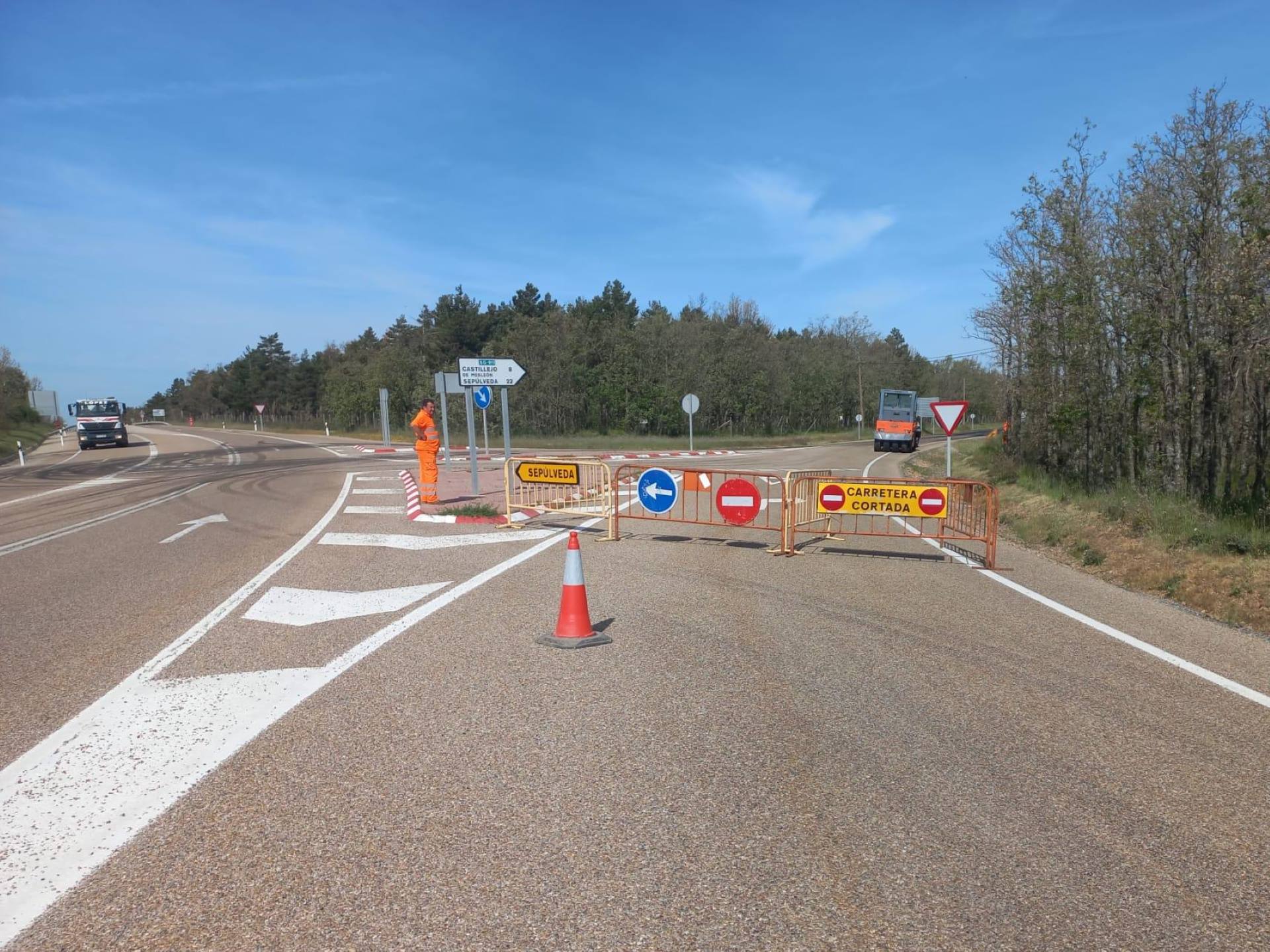 Entrada a la SG-911 cortada al tráfico.